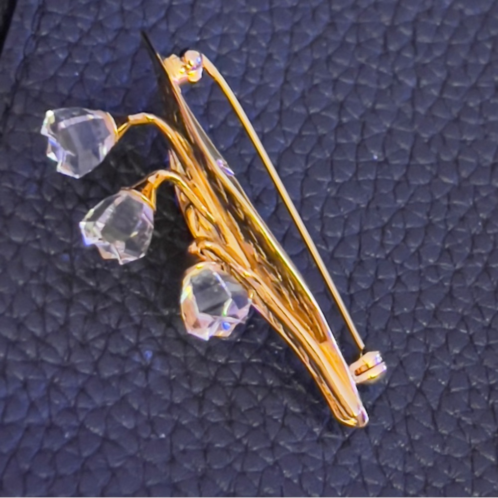 Swarovski Crystal Lilly Of the Valley Goldtone Brooch Stamped - Picture 5 of 10